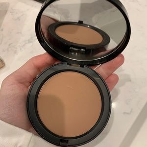 BOBBI BROWN BRONZER- shade: Stonestreet